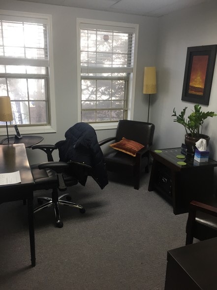 More Photos Of 8607-8609 2nd Ave, Silver Spring Medical For Sale