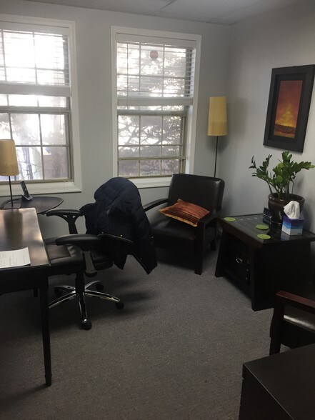 More Photos Of 8607-8609 2nd Ave, Silver Spring Medical For Sale