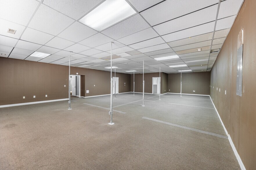 More Photos Of 602 E Outer Rd, Poplar Bluff Warehouse For Sale