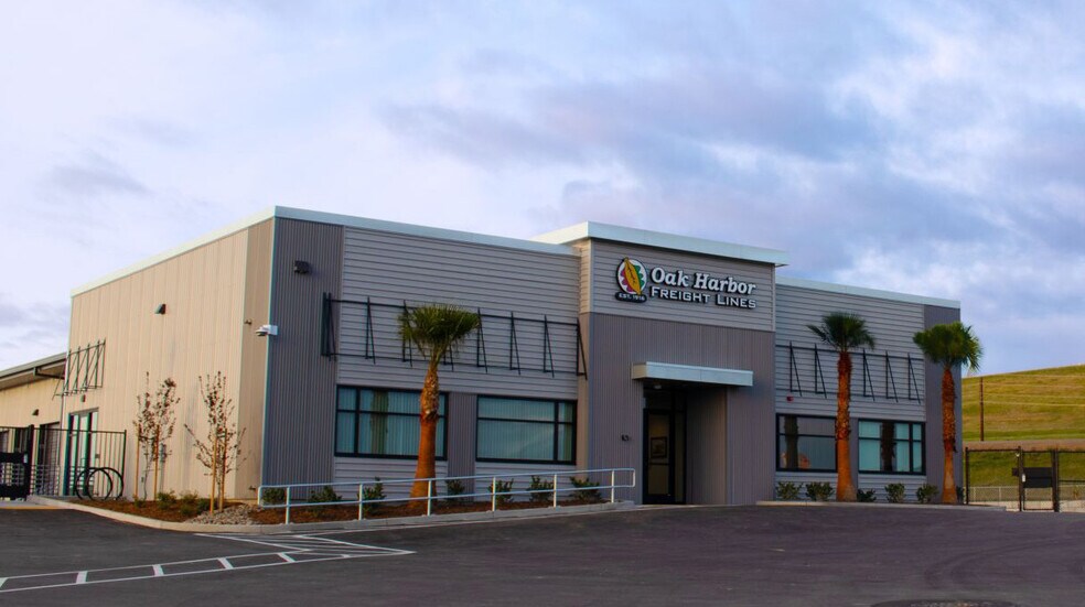 More Photos Of 275 Rogers Rd, Patterson Truck Terminal For Lease