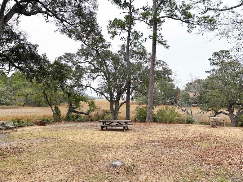 More Photos Of 1025 Sam Rittenberg Blvd, Charleston Office For Lease