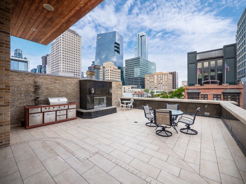 Primary Photo Of 805 N Congress Ave, Austin Storefront Retail Residential For Sale