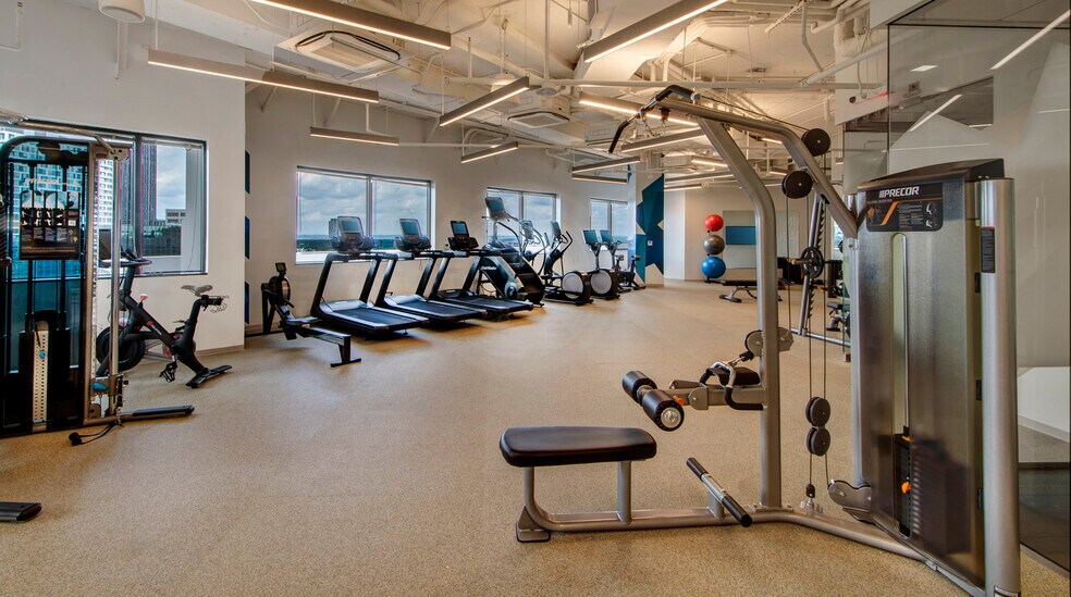 More Photos Of 1676 International Dr, McLean Office For Lease