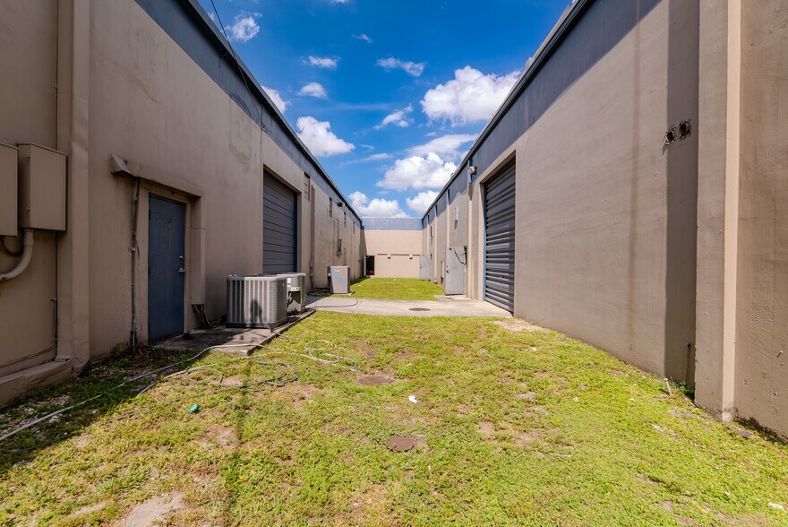 More Photos Of 3355 SW 2nd Ave, Fort Lauderdale Unknown For Lease