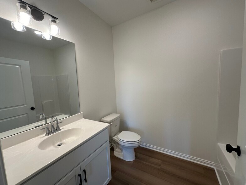 More Photos Of 5438 Bakers Spring St, Bowling Green Apartments For Sale