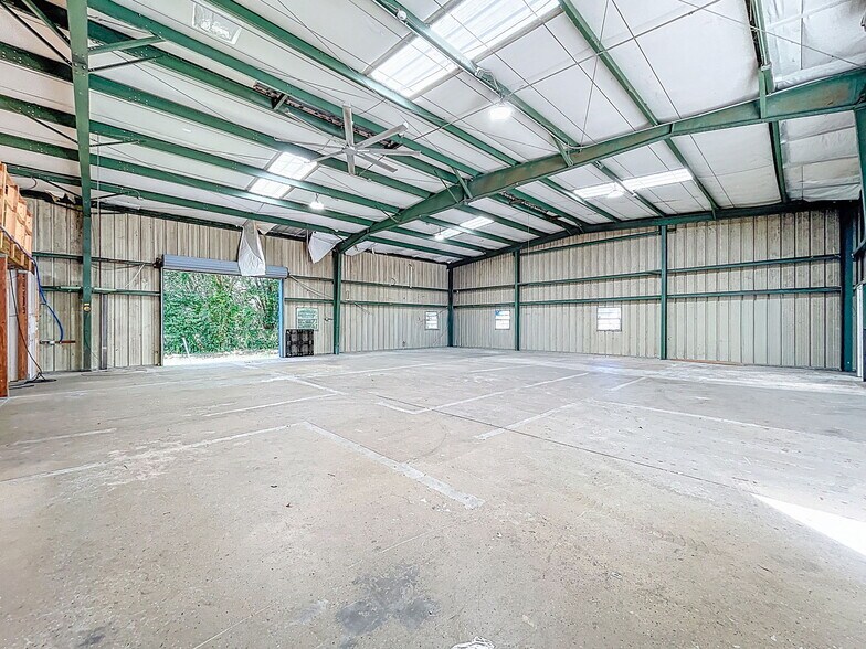 More Photos Of 112 N Mulrennan Rd, Valrico Warehouse For Sale