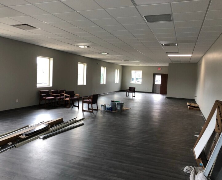 More Photos Of 1707 Gilsinn Ln, Fenton Office For Sale