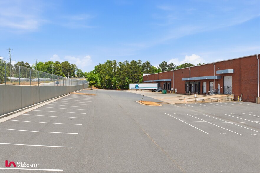 More Photos Of 1650 Bluegrass Lakes Pky, Alpharetta Warehouse For Lease