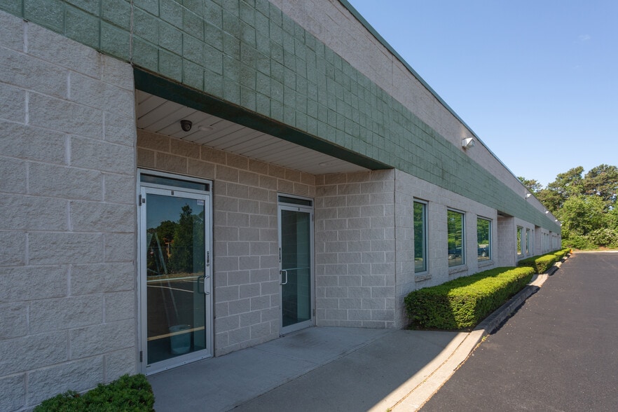 More Photos Of 850 Lincoln Ave, Bohemia Warehouse For Lease