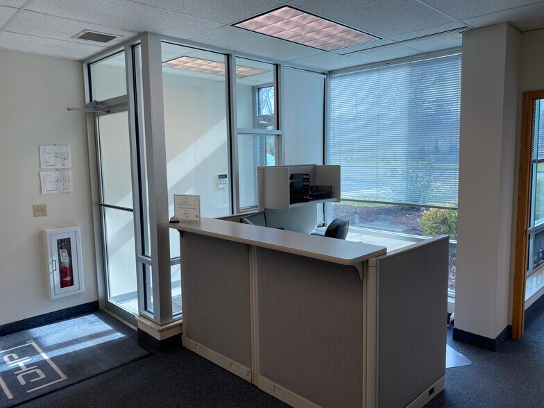 More Photos Of 3125 Pine Tree Rd, Lansing Flex For Lease