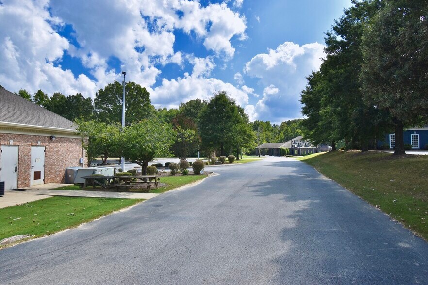 More Photos Of 209 Oil Well Rd, Jackson Healthcare For Lease