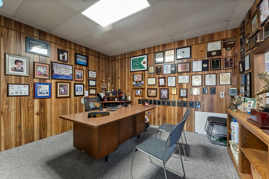 More Photos Of 9585 Braun Rd, San Antonio Storefront Retail Office For Sale