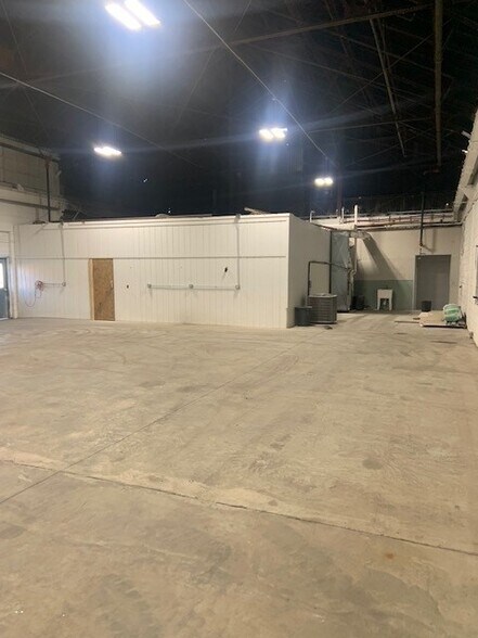 More Photos Of 650 E Taylor Ave, Saint Louis Warehouse For Lease