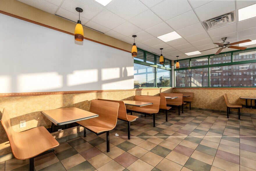 More Photos Of 237 Commercial St, Marseilles Fast Food For Sale