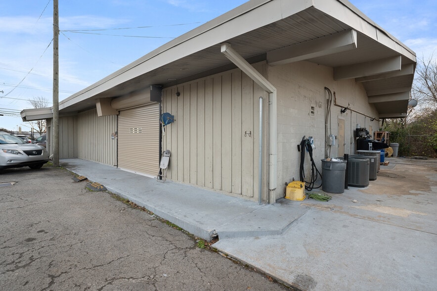 More Photos Of 2000 Columbia Ave, Franklin Freestanding For Lease