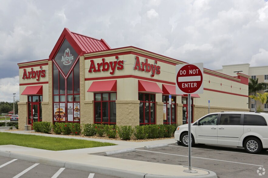 More Photos Of 16461 Corporate Commerce Way, Fort Myers Fast Food For Lease