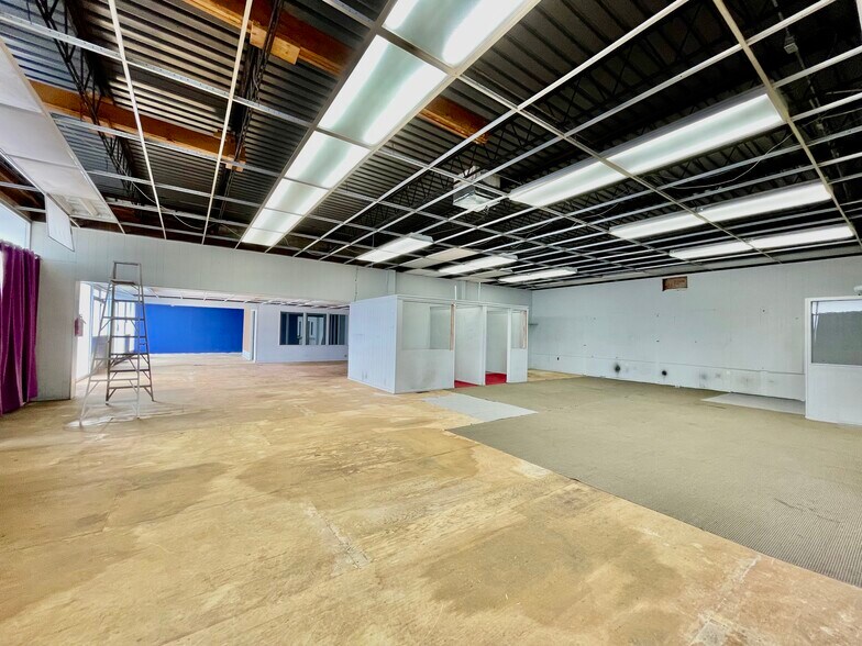 More Photos Of 7833 W Colfax Ave, Lakewood Auto Dealership For Lease