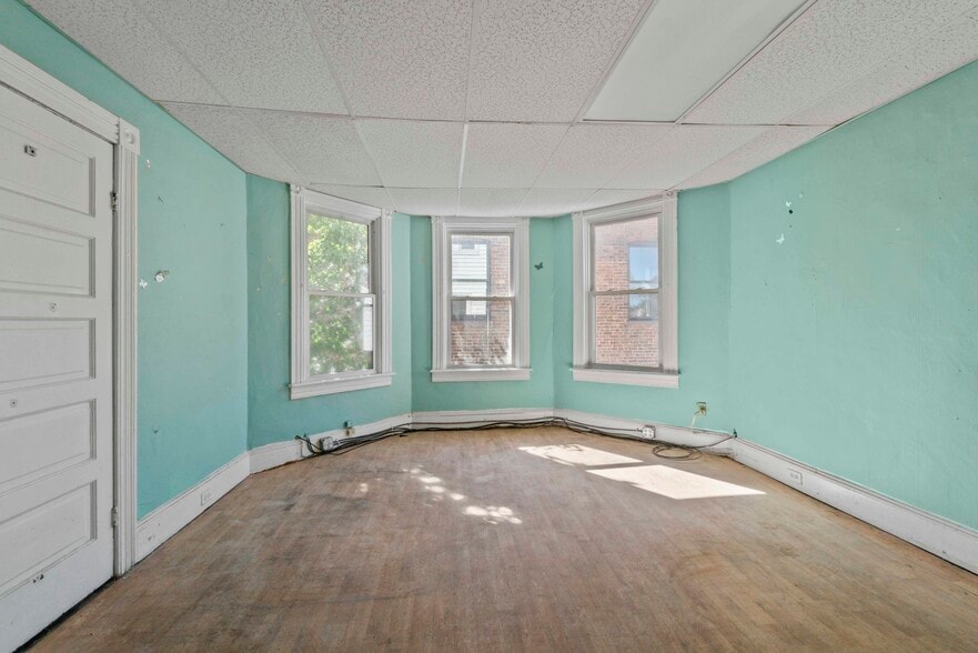 More Photos Of 5447 Belair Rd, Baltimore Storefront Retail Office For Sale