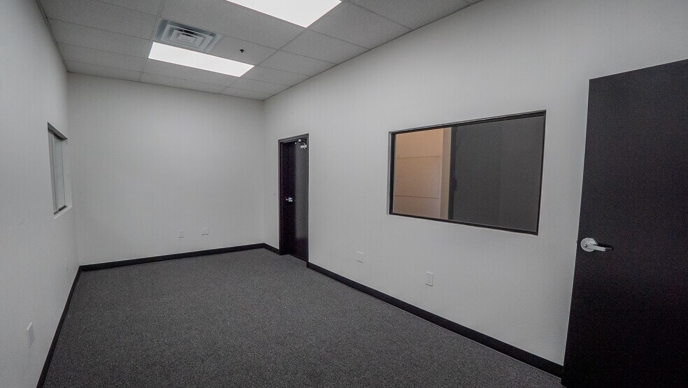 More Photos Of 530 E Pamalyn Ave, Las Vegas Unknown For Lease