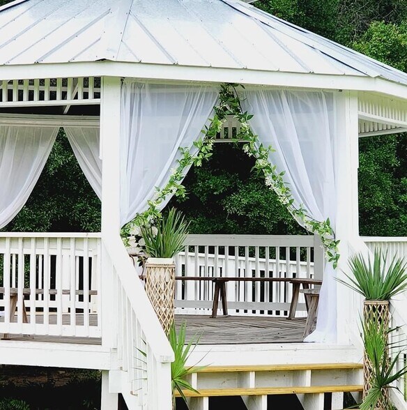 More Photos Of 30 Old Palmetto Path, Saint Marks Restaurant For Sale