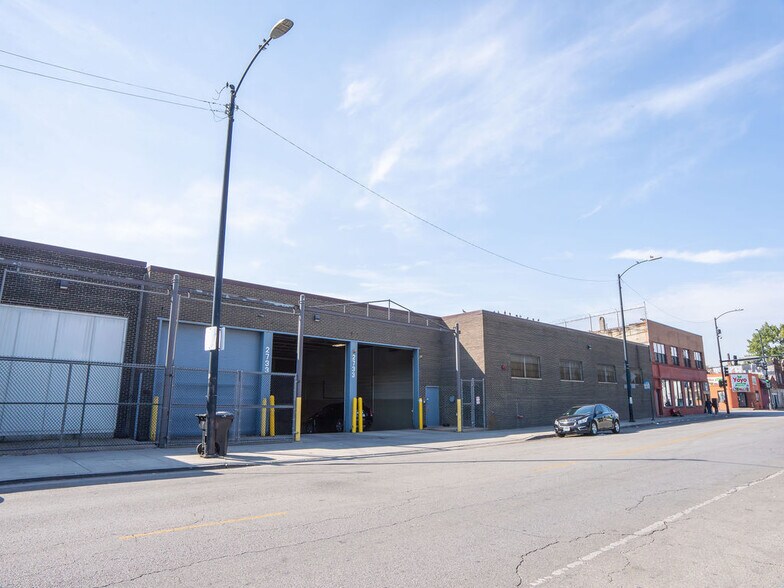 More Photos Of 2733 W Harrison St, Chicago Warehouse For Sale