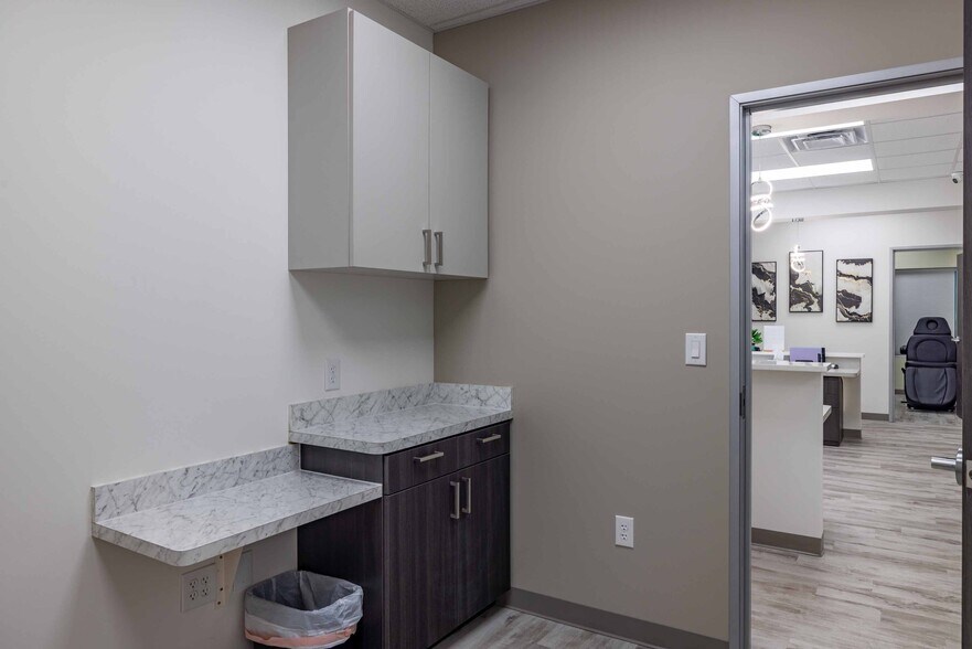More Photos Of 27511 W IH-10, Boerne Medical For Lease
