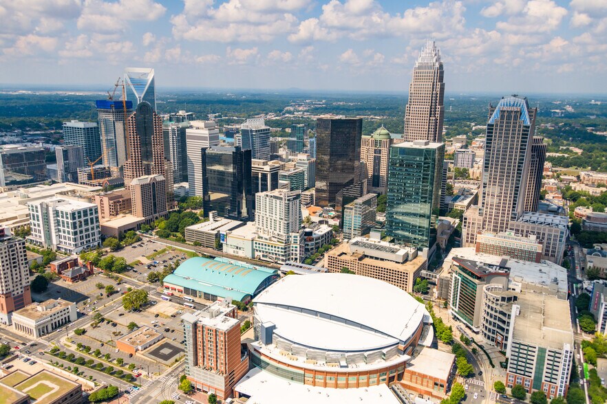 More Photos Of 201 S College St, Charlotte Office For Lease