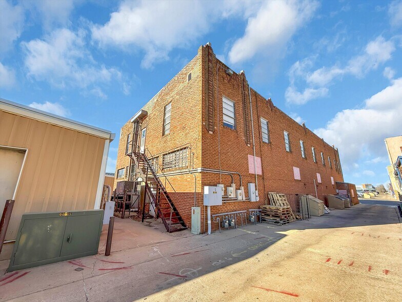 More Photos Of 114 W Broadway Ave, Elk City Storefront For Sale