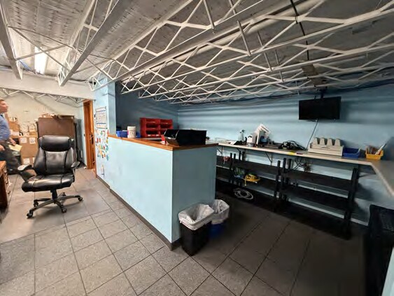 More Photos Of 922 S Park St, Madison Flex For Sale