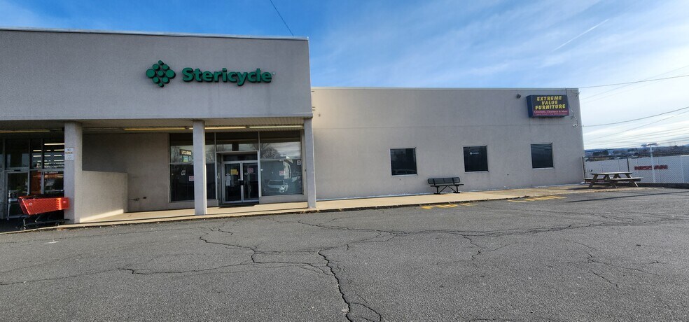 More Photos Of 1010 O'Neill Hwy, Dunmore Storefront For Lease