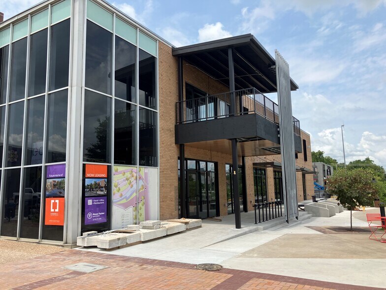 More Photos Of 100 W Emma Ave, Springdale Office For Lease
