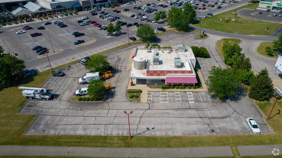 More Photos Of 2375 Silver Dr, Columbus Restaurant For Lease