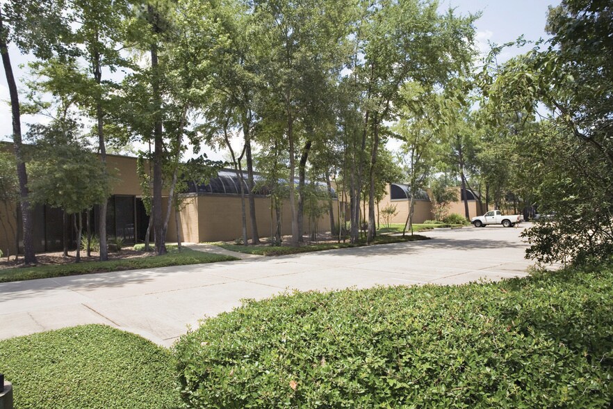 More Photos Of 9391 Grogans Mill Rd, The Woodlands Flex For Lease