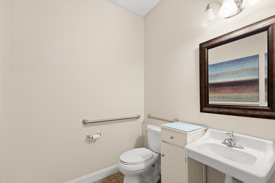 More Photos Of 135 Midway Dr, Cornelia Medical For Sale