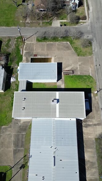 Primary Photo Of 107 E Austin St, Port Lavaca Distribution For Sale