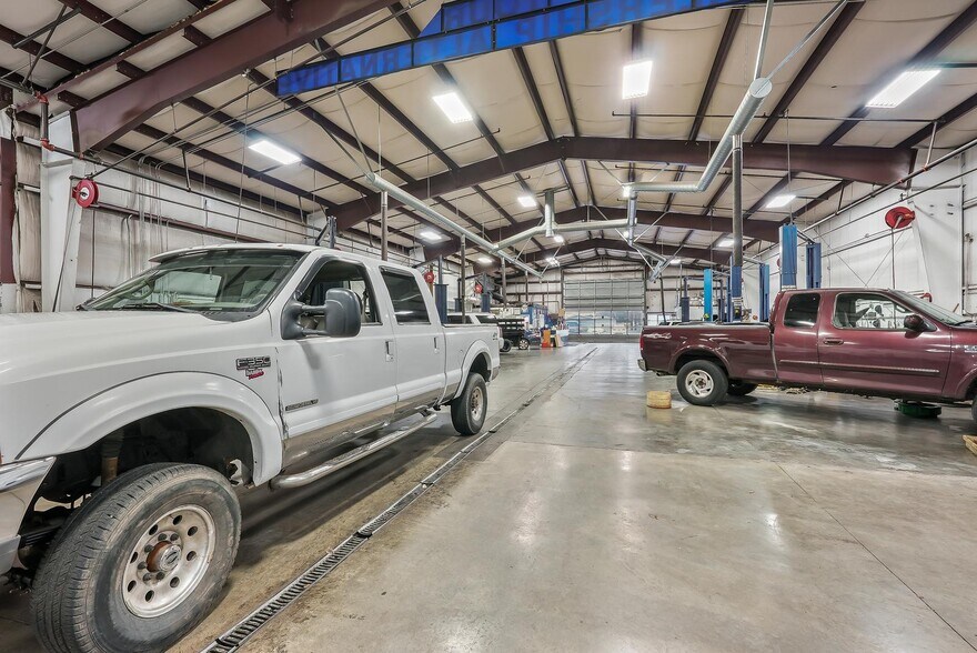 More Photos Of 555 N Pacific Hwy, Woodburn Auto Repair For Sale