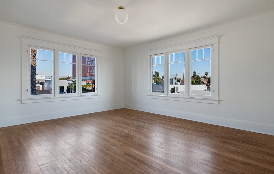 More Photos Of 4572 W Washington Blvd, Los Angeles Office For Sale