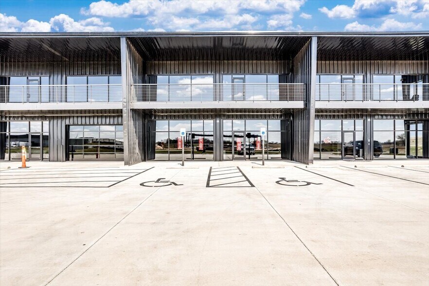 More Photos Of 4078 N Hoover Ct, Wichita Industrial For Sale