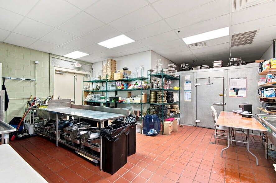 More Photos Of 7065 Westpointe Blvd, Orlando Medical For Sale