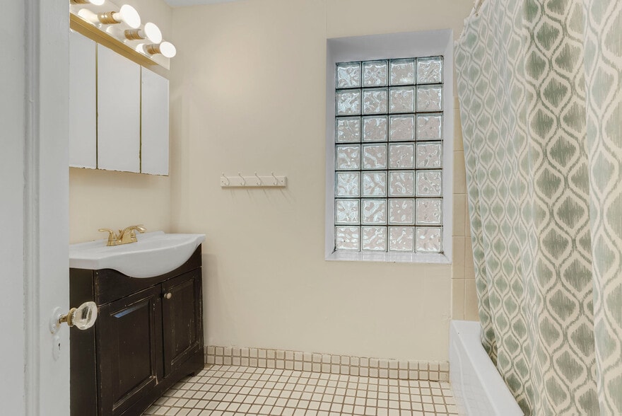 More Photos Of 2617 Euclid Heights Blvd, Cleveland Heights Apartments For Sale