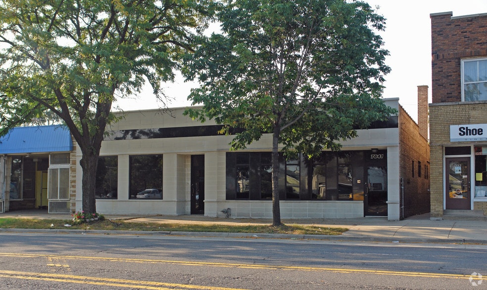 Primary Photo Of 7641 W 63rd St, Summit Argo Storefront For Sale