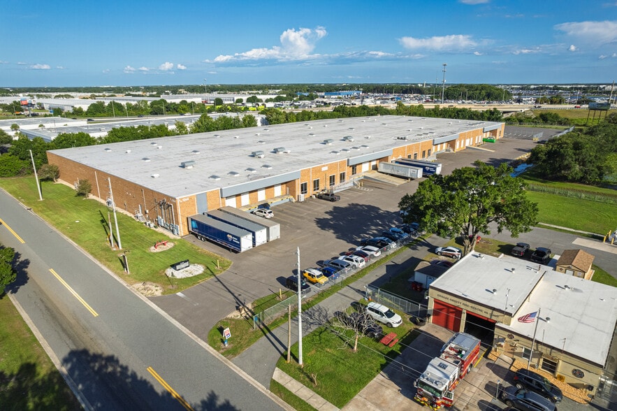 More Photos Of 1264 La Quinta Dr, Orlando Warehouse For Lease