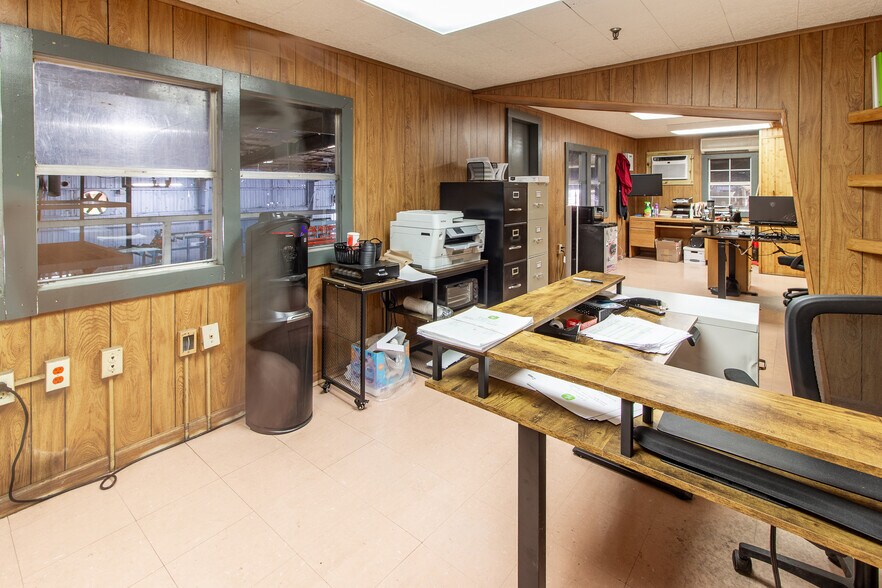 More Photos Of 310 Cypress Rd, Ocala Manufacturing For Sale