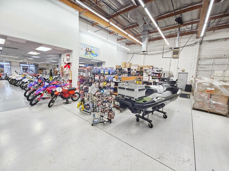 More Photos Of 32203 Castaic Rd, Castaic Freestanding For Lease