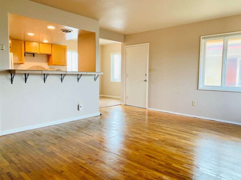 More Photos Of 1179 Felspar St, San Diego Apartments For Sale