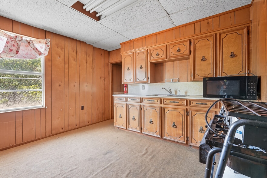 More Photos Of 1510 Portland Ave, Abilene Lodge Meeting Hall For Sale