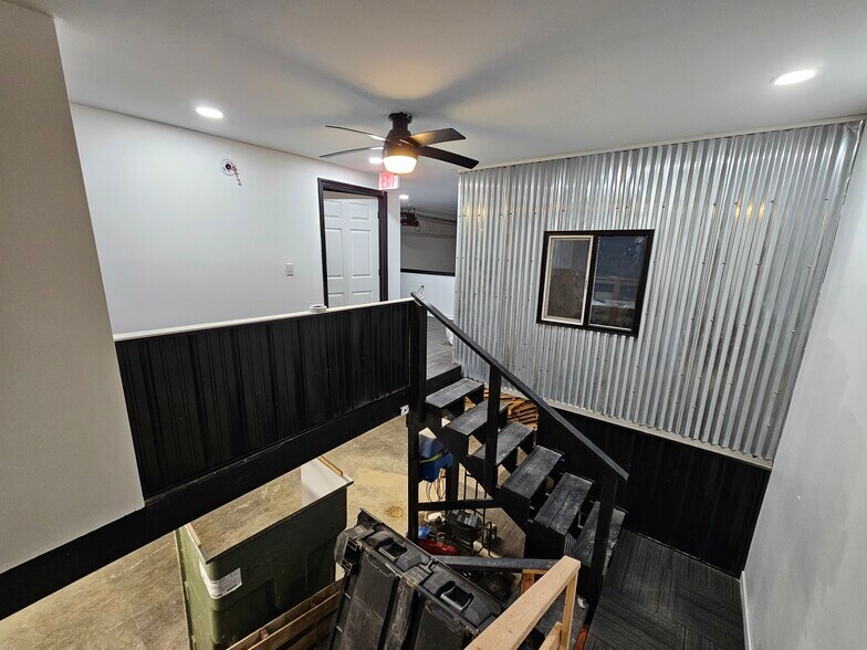 More Photos Of 2117 W Morris St, Indianapolis Warehouse For Lease