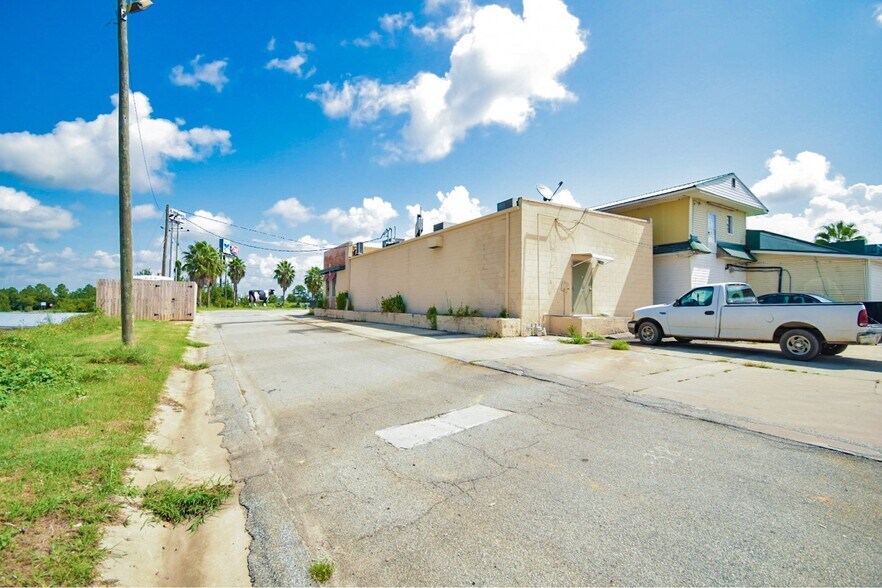 More Photos Of 2005 North St, Ashburn Truck Stop For Sale