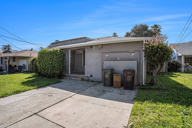 More Photos Of 457 Capistrano Dr, Oakland Specialty For Sale