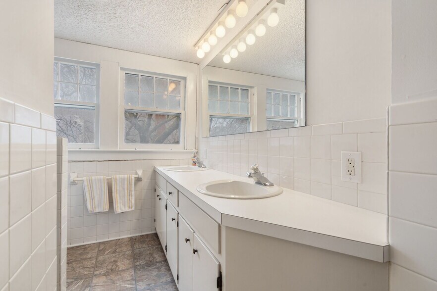 More Photos Of 1201 E Walnut St, Springfield Loft Creative Space For Sale